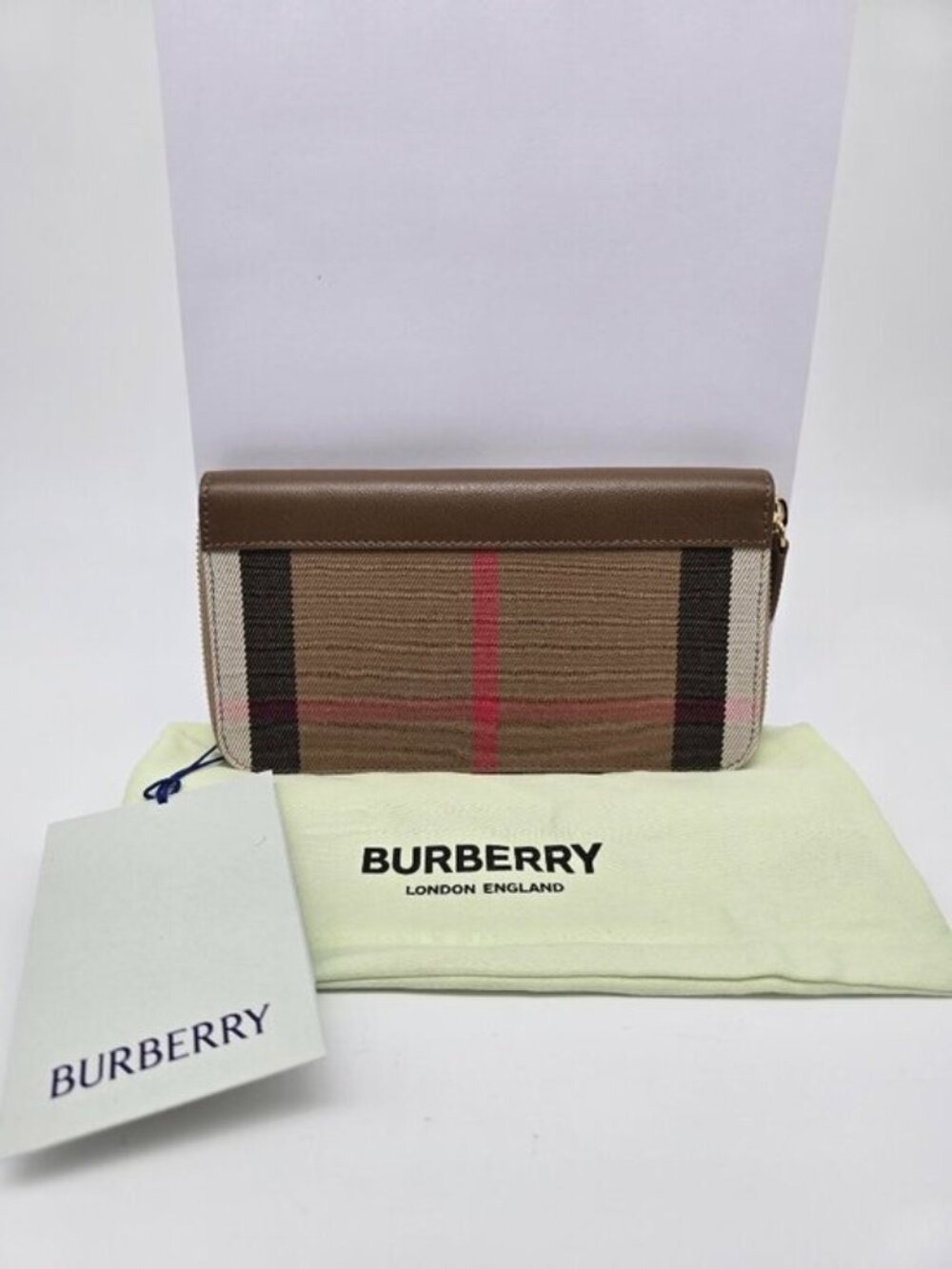 Authentic Burberry Vintage Check Zip Around Wallet NWT